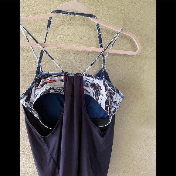 Gap Fit Workout Top Size Medium - Picture 2 of 7